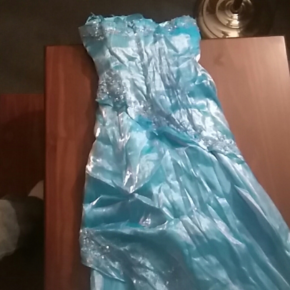 Dress - Picture 2 of 4
